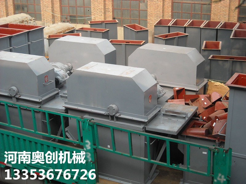斗式提升機(jī)多臺(tái)裝車(chē)展示 斗式提升機(jī)多臺(tái)裝車(chē)展示