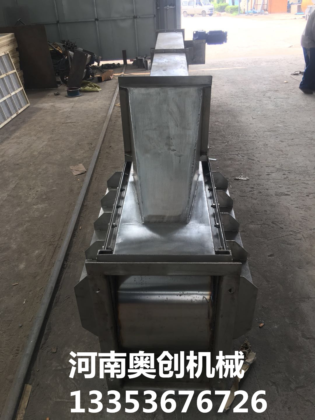 不銹鋼板鏈斗式提升機(jī)展示 不銹鋼板鏈斗式提升機(jī)展示