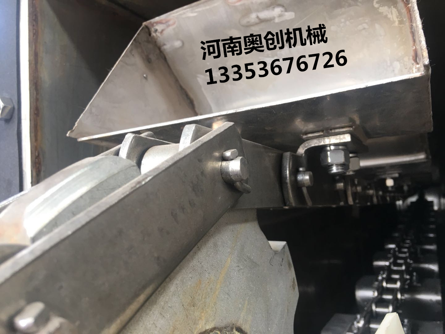 不銹鋼板鏈斗式提升機(jī)展示2 不銹鋼板鏈斗式提升機(jī)展示2