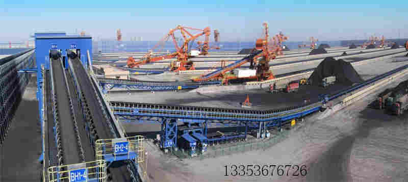 大傾角皮帶機(jī)現(xiàn)場 大傾角皮帶機(jī)現(xiàn)場
