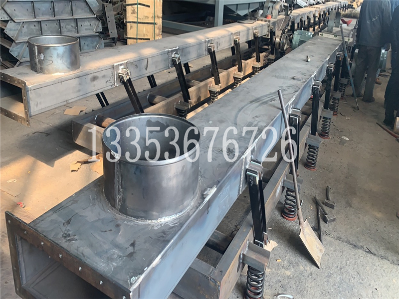 封閉式振動(dòng)輸送機(jī)2 封閉式振動(dòng)輸送機(jī)2
