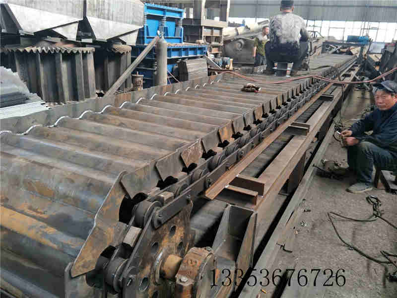 大塊尖銳原料專用重型板式喂料機(jī)的結(jié)構(gòu)特點(diǎn)介紹 大塊尖銳原料專用重型板式喂料機(jī)的結(jié)構(gòu)特點(diǎn)介紹